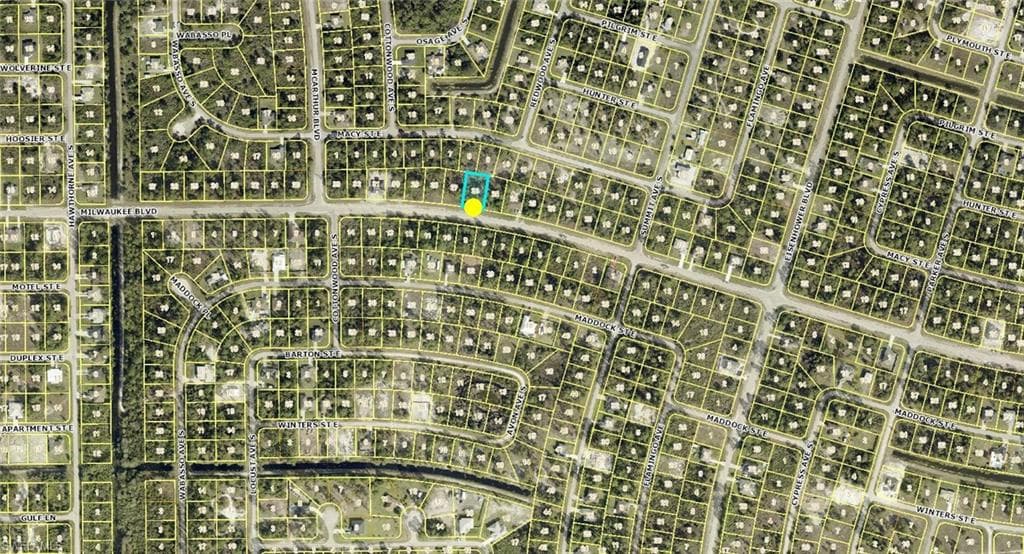 933 Milwaukee BLVD LEHIGH ACRES, FL 33974