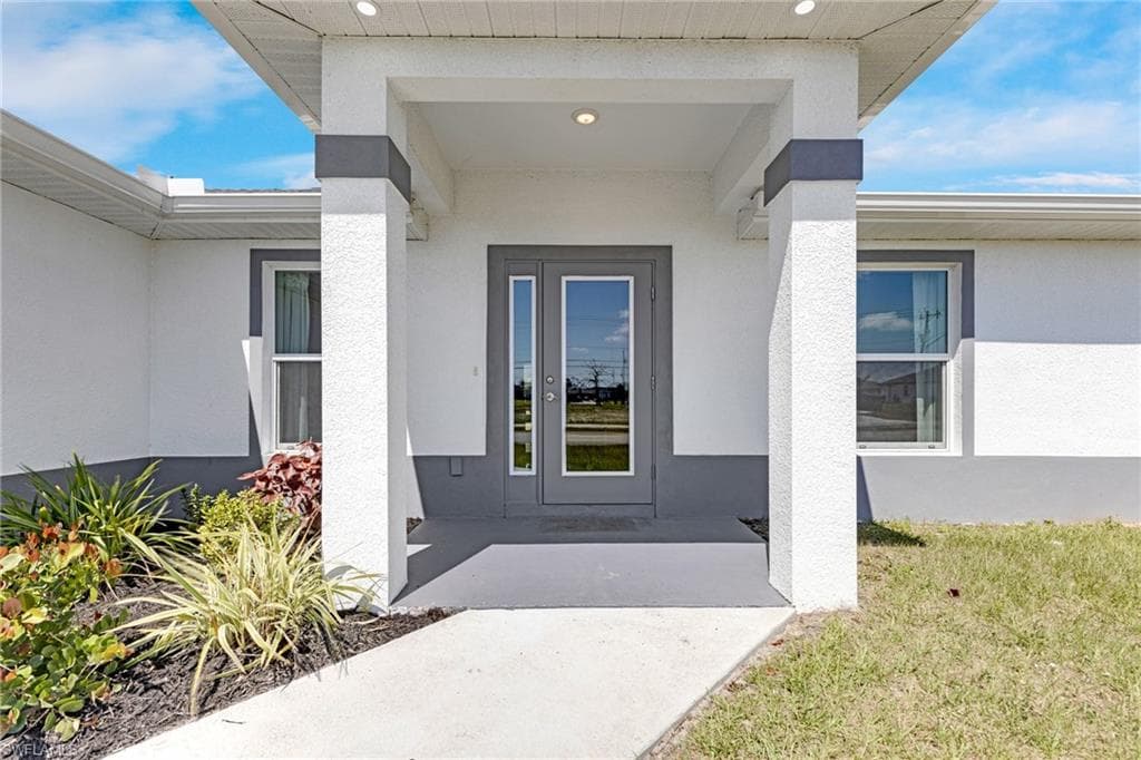 805 NW 17th TER CAPE CORAL, FL 33993