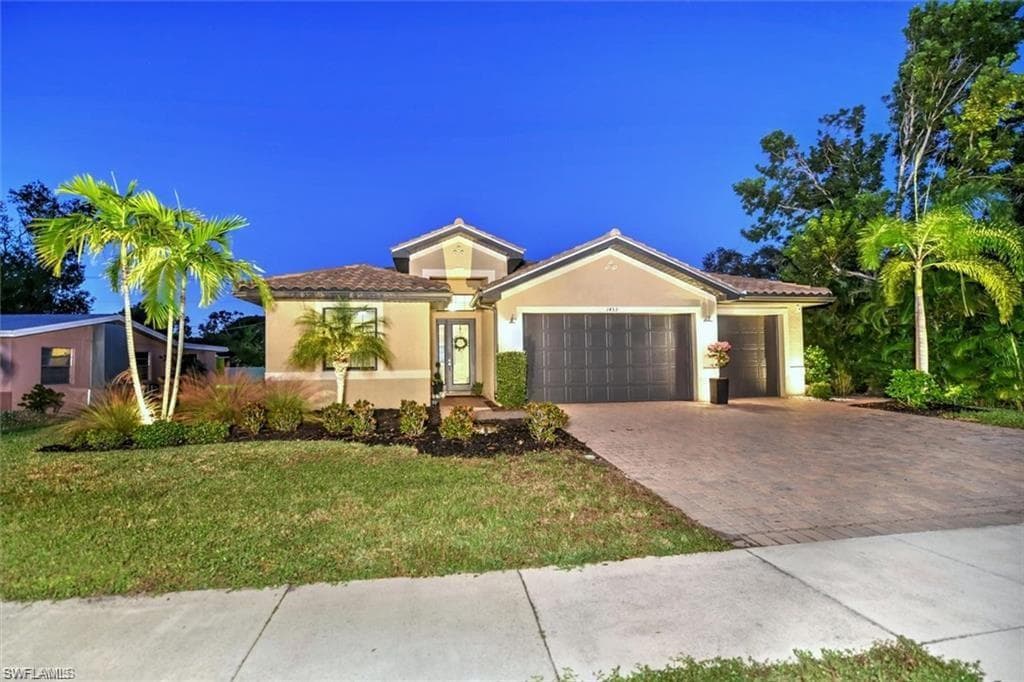1453 Alhambra DR FORT MYERS, FL 33901