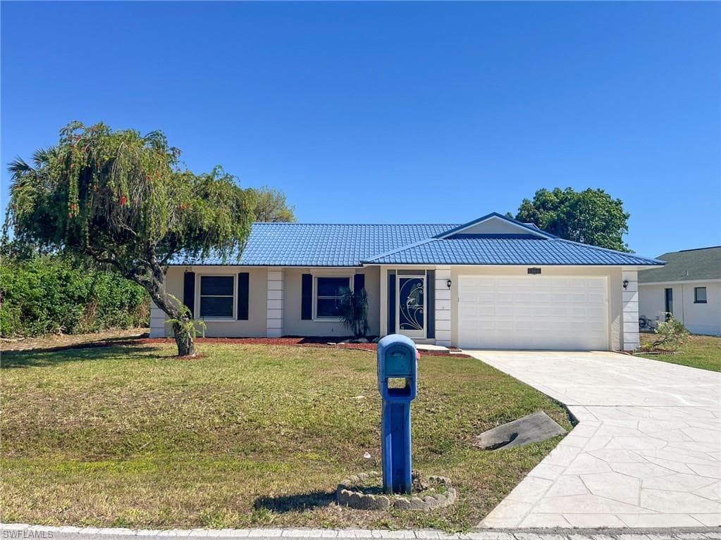 1706 Forest Lakes BLVD NAPLES, FL 34105