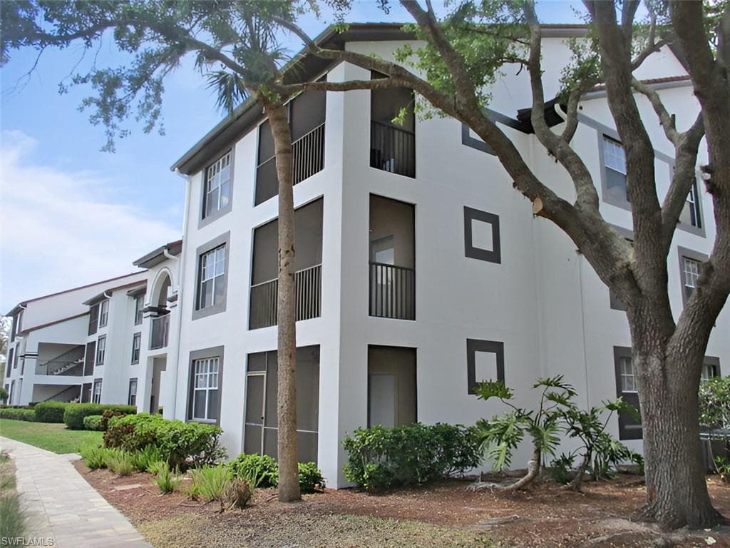 7915 Preserve CIR 236 NAPLES, FL 34119