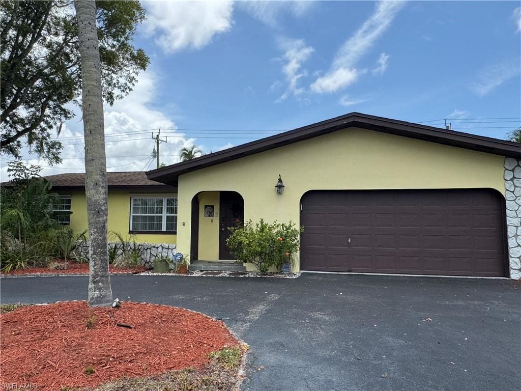 2324 Jasper AVE FORT MYERS, FL 33907