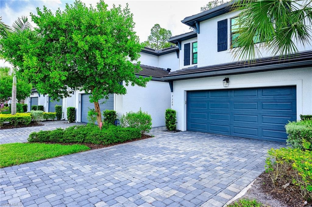 7320 Rockefeller DR NAPLES, FL 34119