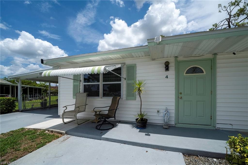 4 Desert Candle CIR LEHIGH ACRES, FL 33936