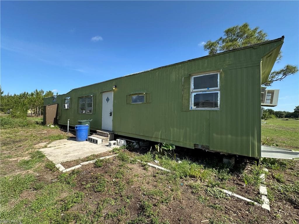 8086 Heck DR NORTH FORT MYERS, FL 33917