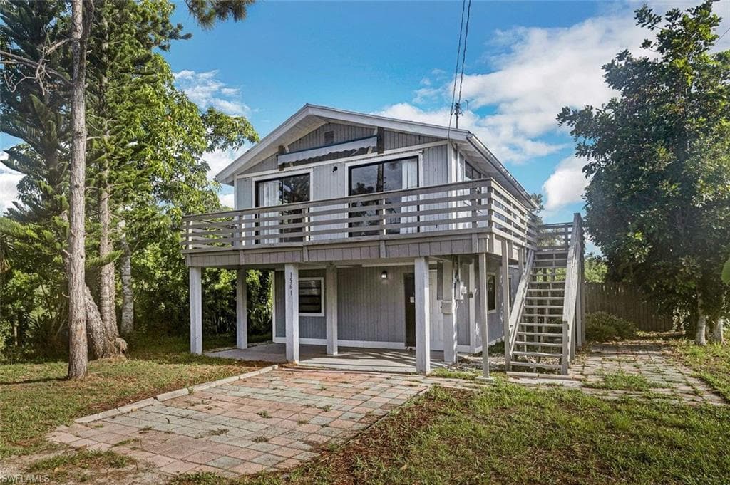 1561 Laurel DR NORTH FORT MYERS, FL 33917