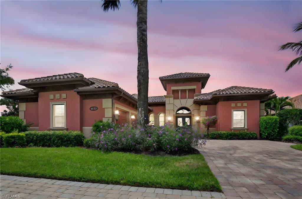 6528 Costa CIR NAPLES, FL 34113