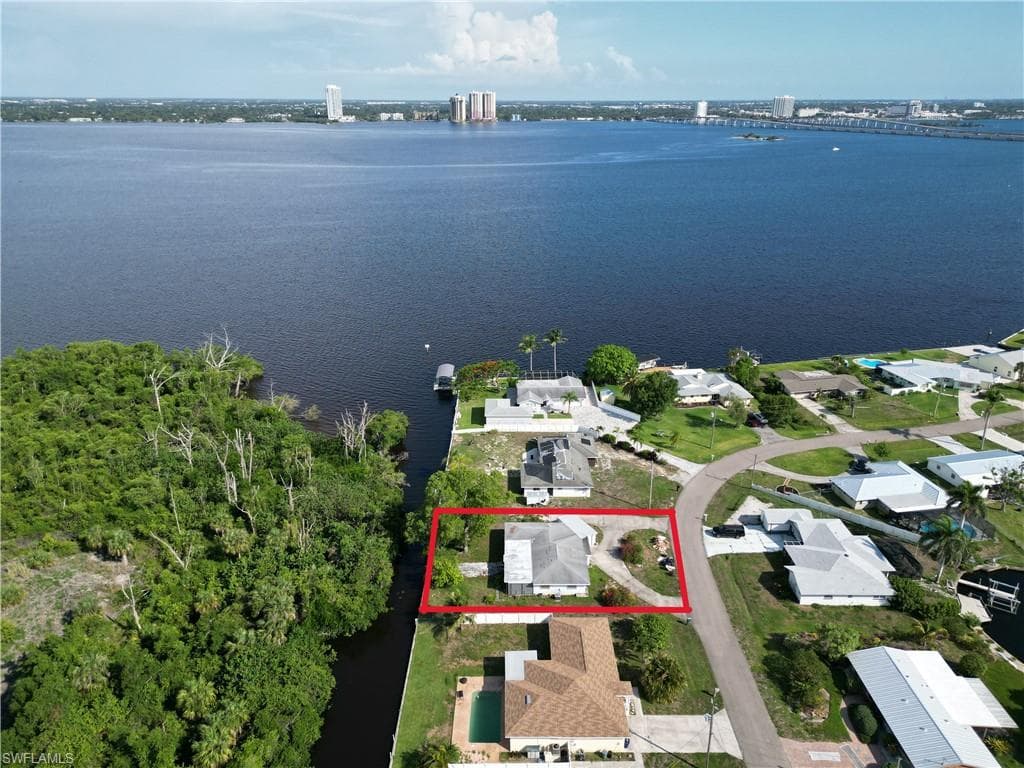 1320 Harbor View DR NORTH FORT MYERS, FL 33917