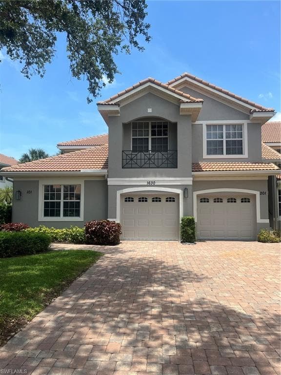 1630 Winding Oaks WAY 5 NAPLES, FL 34109