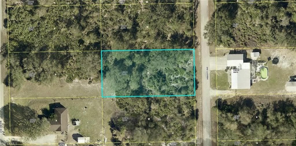 2311 Abbott AVE ALVA, FL 33920