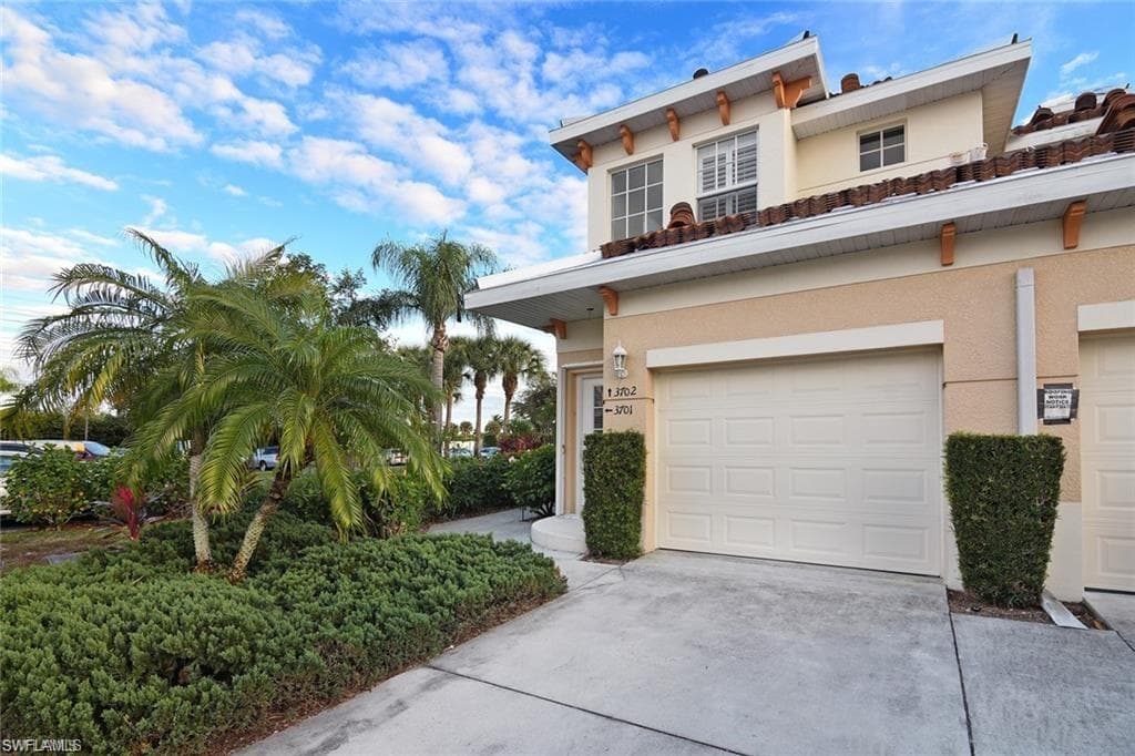 3045 Driftwood WAY 3702 NAPLES, FL 34109