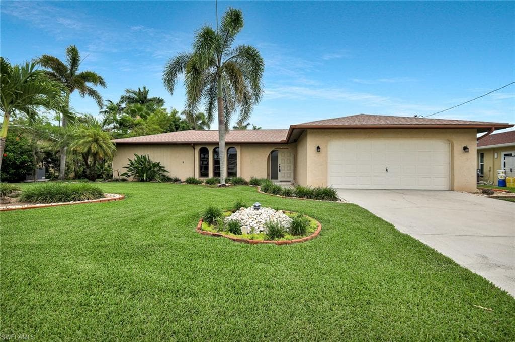 900 SW 54th LN CAPE CORAL, FL 33914