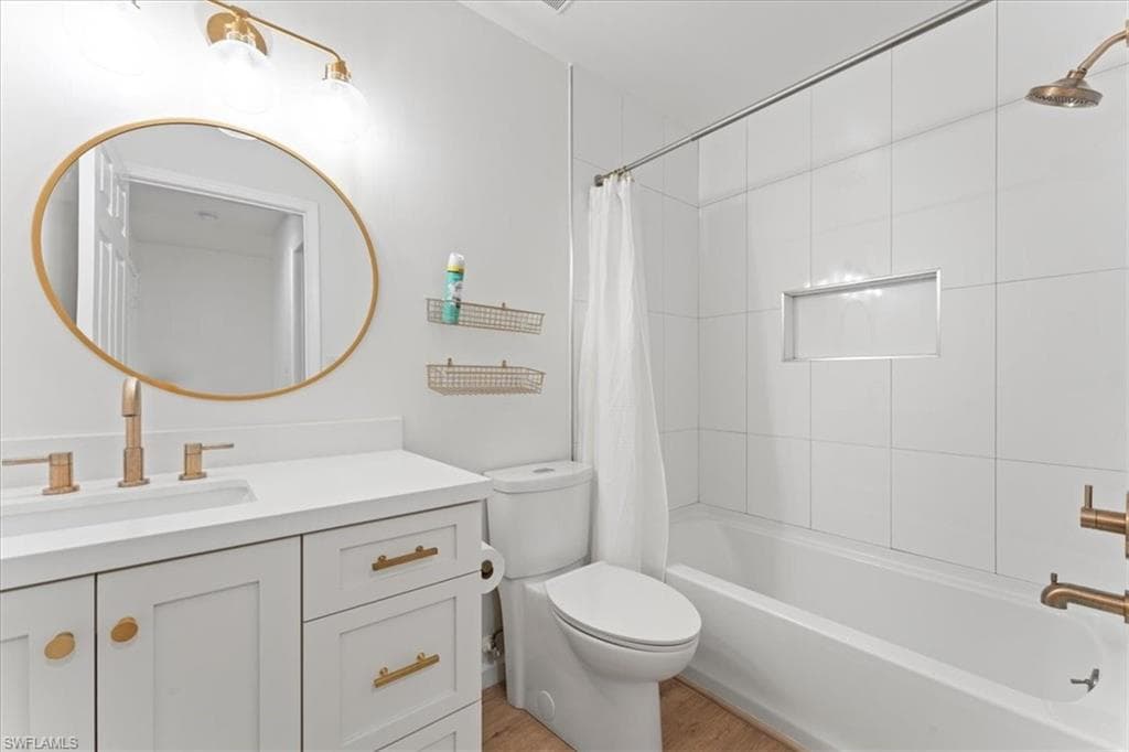 200 Furse Lakes CIR B11 NAPLES, FL 34104