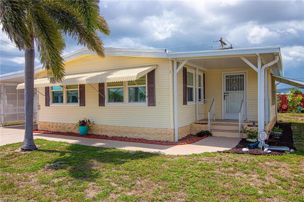 2814 Indianwood DR NORTH FORT MYERS, FL 33917