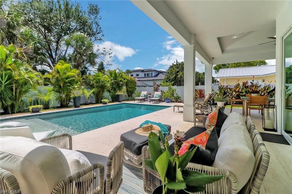 1262 10th ST N NAPLES, FL 34102
