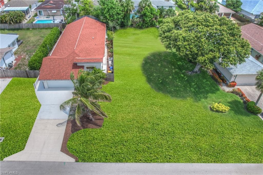 663 110th AVE N NAPLES, FL 34108