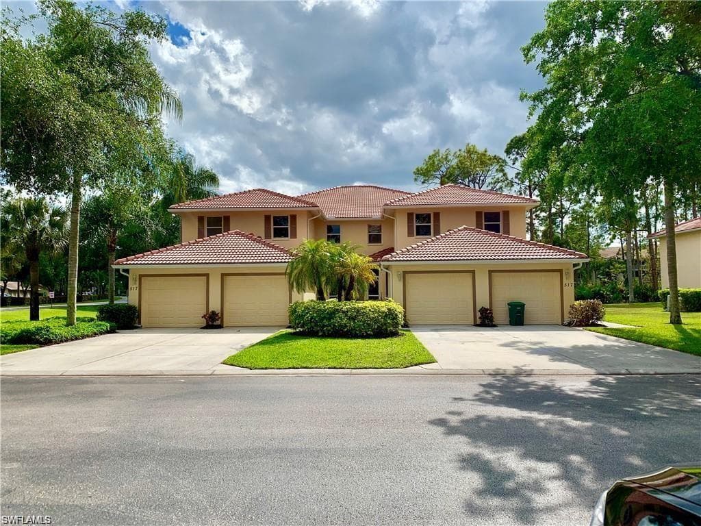 517 Robin Hood CIR 102 NAPLES, FL 34104