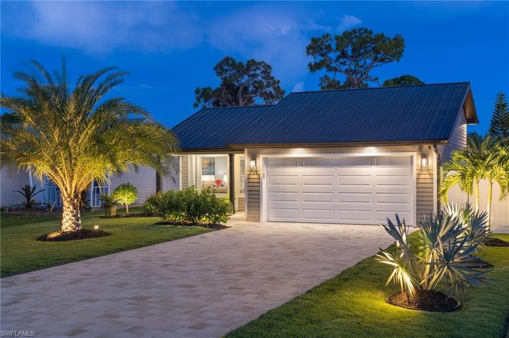 734 95th AVE N NAPLES, FL 34108