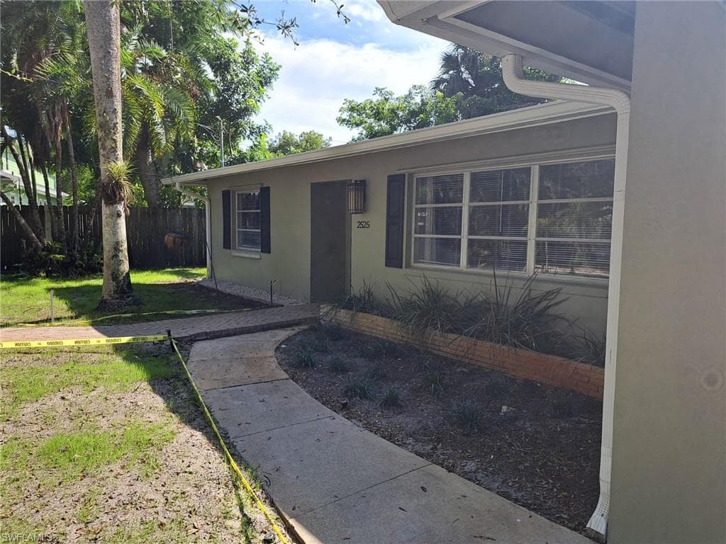 2525 Dawn CIR NAPLES, FL 34103