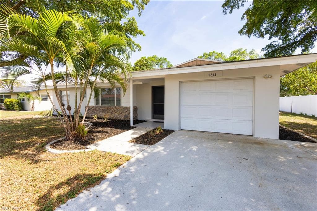 1644 N Hermitage RD FORT MYERS, FL 33919