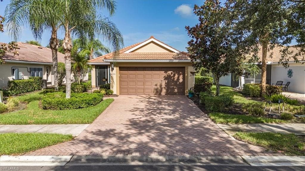 5805 Declaration CT AVE MARIA, FL 34142
