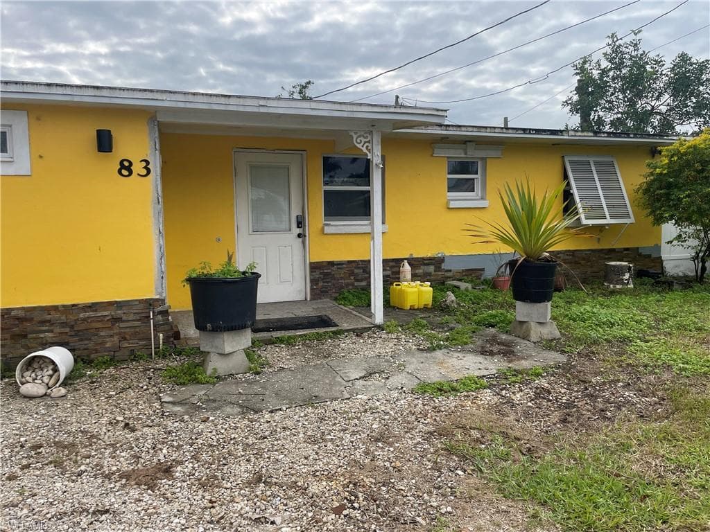 83 Oak ST NORTH FORT MYERS, FL 33903