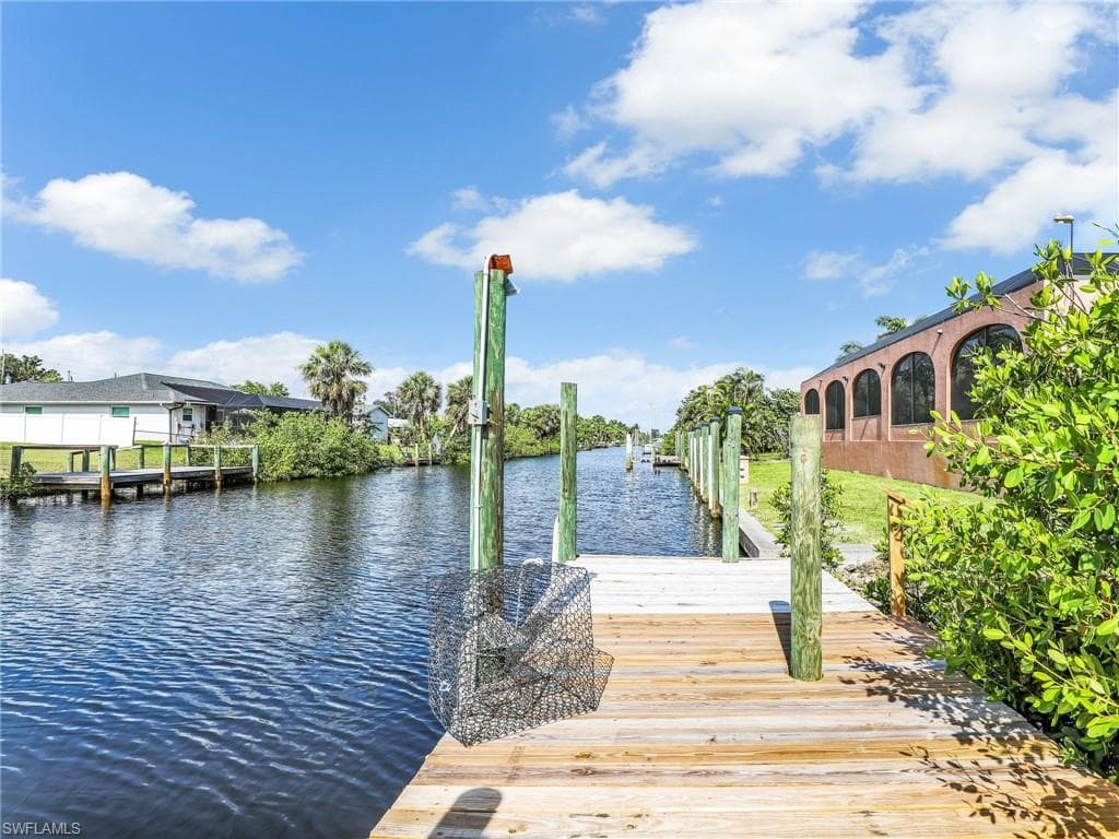 18702 Van Nuys CIR PORT CHARLOTTE, FL 33948