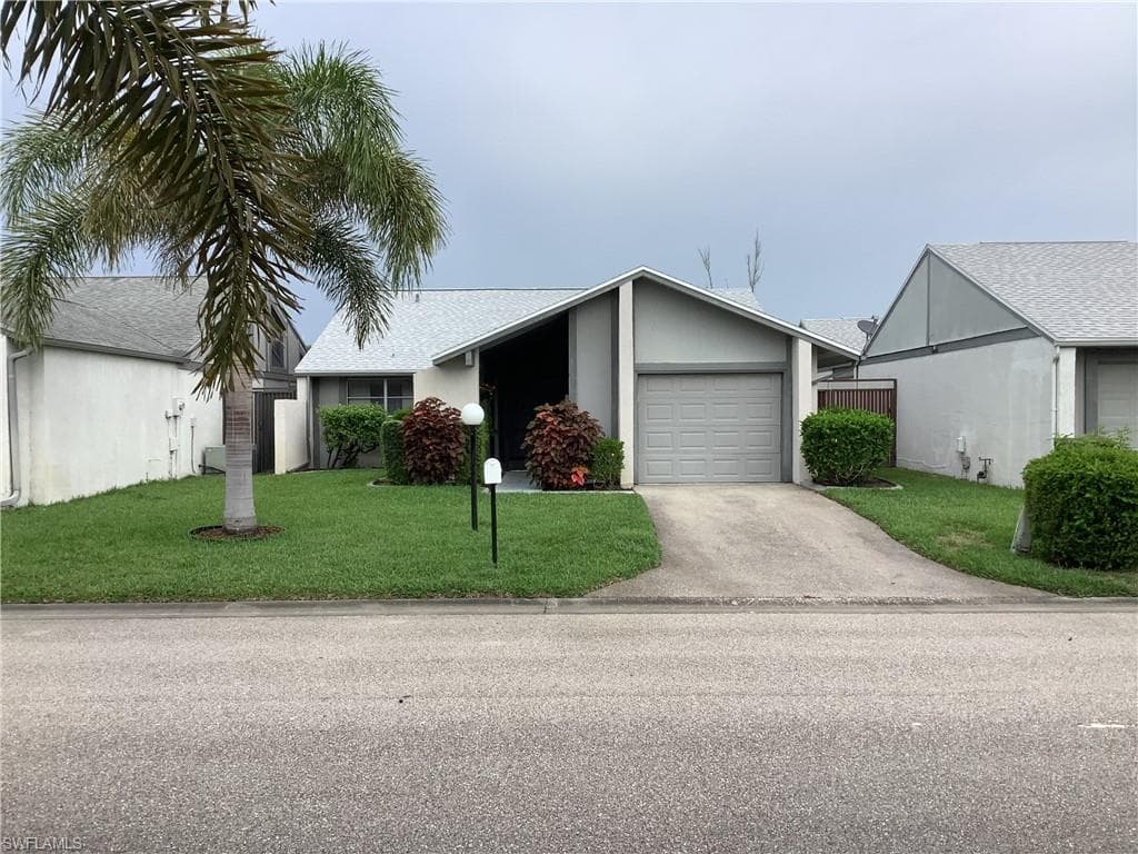 18437 Orangecrest CT LEHIGH ACRES, FL 33936