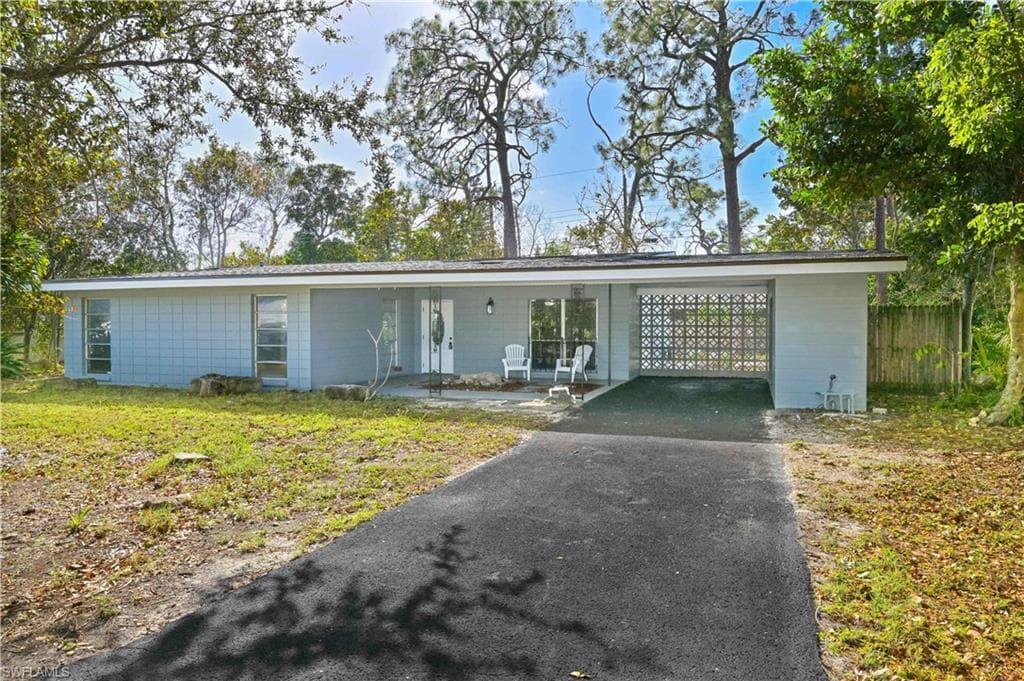 2100 Burton AVE FORT MYERS, FL 33907