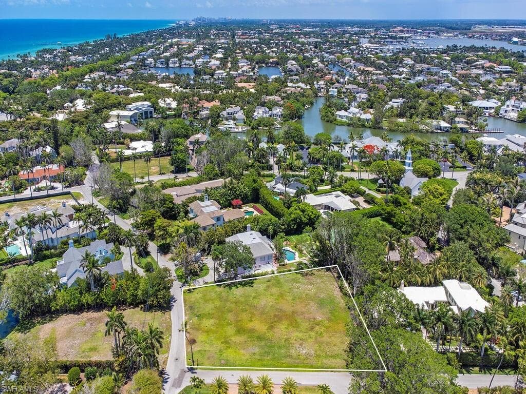 2545 Lantern LN NAPLES, FL 34102
