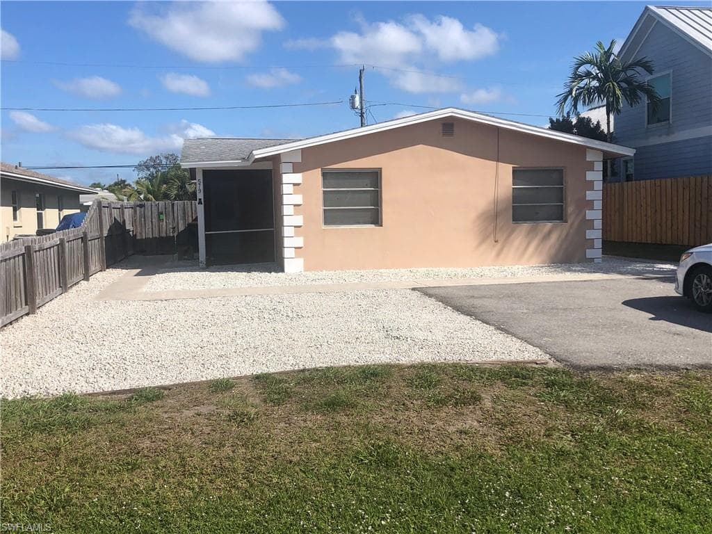 579 91st AVE N A NAPLES, FL 34108