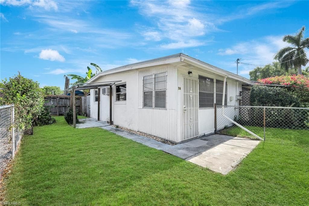 72/74 Cypress ST NORTH FORT MYERS, FL 33903