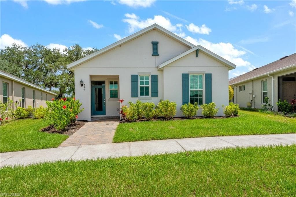 896 Friendship CIR LABELLE, FL 33935