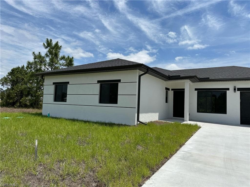 901 Oxford AVE S LEHIGH ACRES, FL 33974
