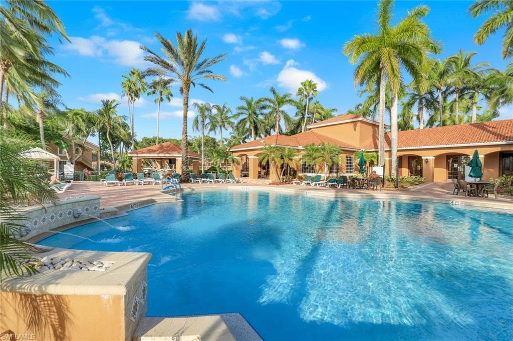 1205 Wildwood Lakes BLVD 305 NAPLES, FL 34104