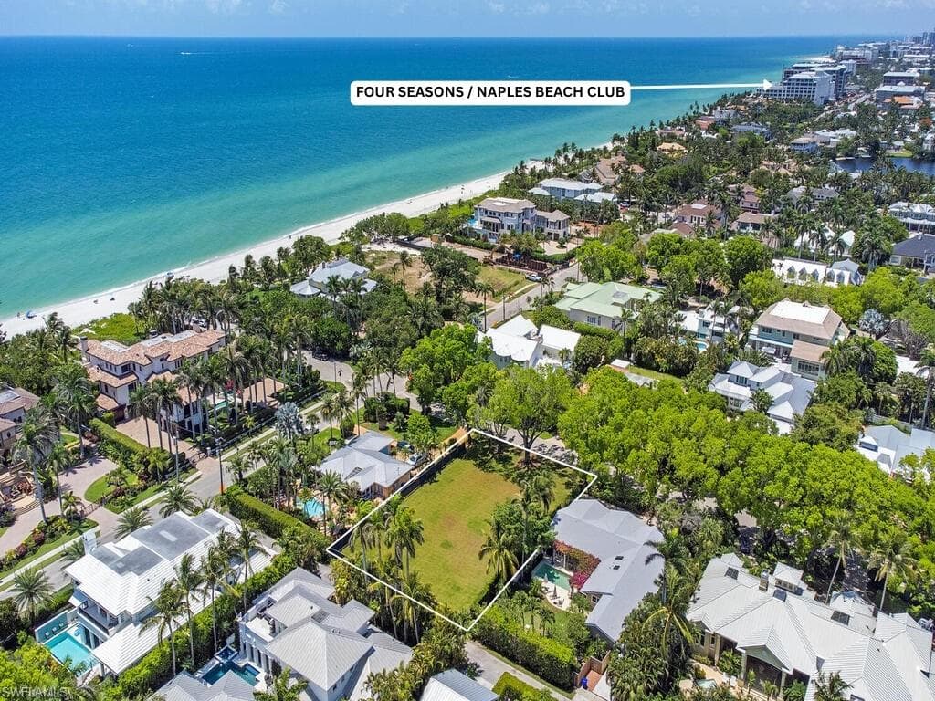 140 2nd AVE N NAPLES, FL 34102