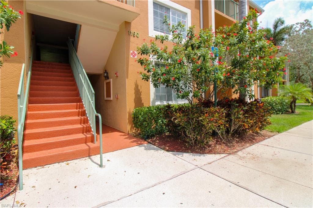1190 Wildwood Lakes BLVD 102 NAPLES, FL 34104