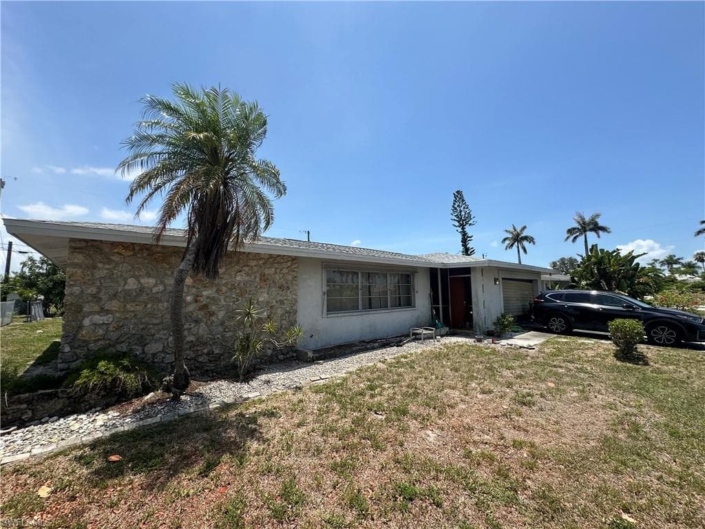 1212 SE 43rd TER CAPE CORAL, FL 33904