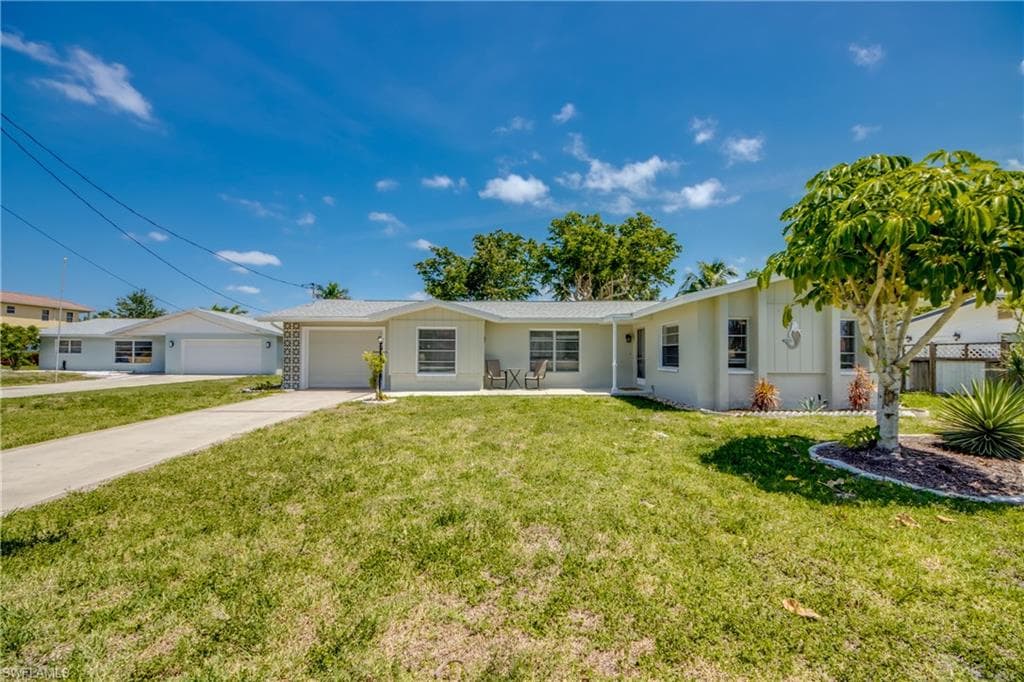 1031 Dolphin DR CAPE CORAL, FL 33904