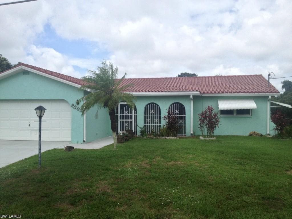 2505 Lakeview DR LEHIGH ACRES, FL 33936