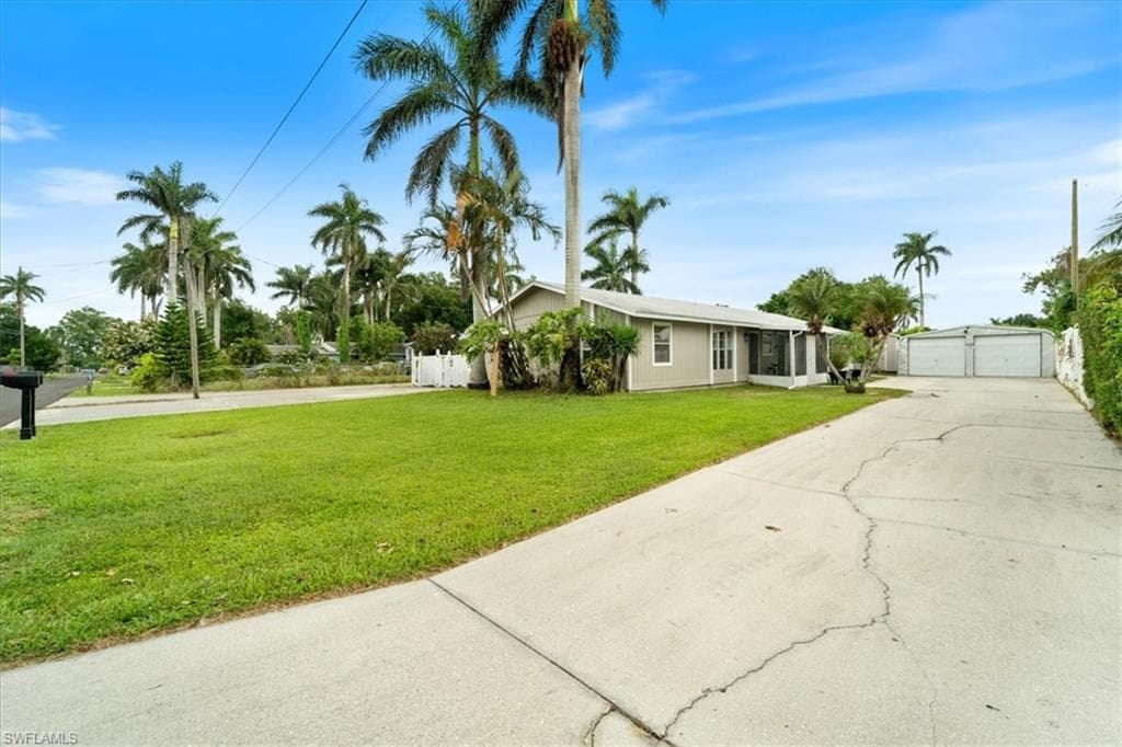 51-55 Lake ST NORTH FORT MYERS, FL 33903