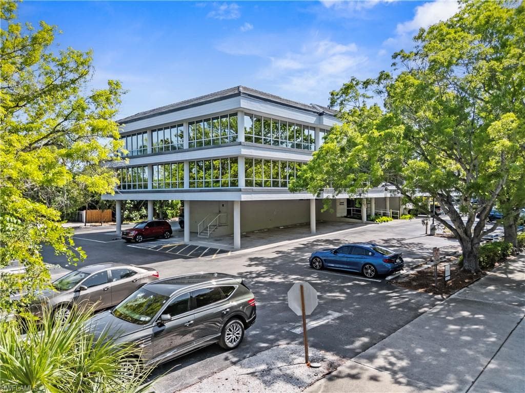 700 2nd AVE N 201 NAPLES, FL 34102