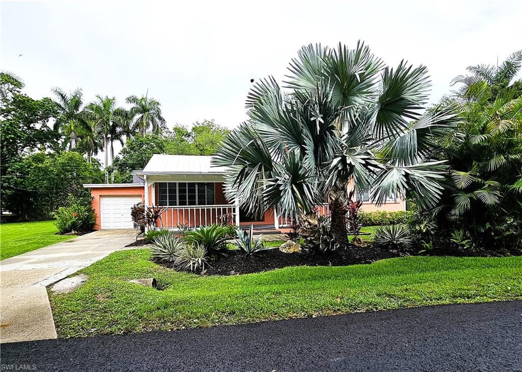 1443 Sandra DR FORT MYERS, FL 33901