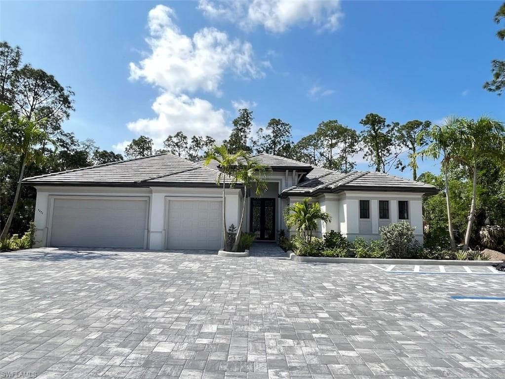 4472 Pine Ridge RD NAPLES, FL 34119