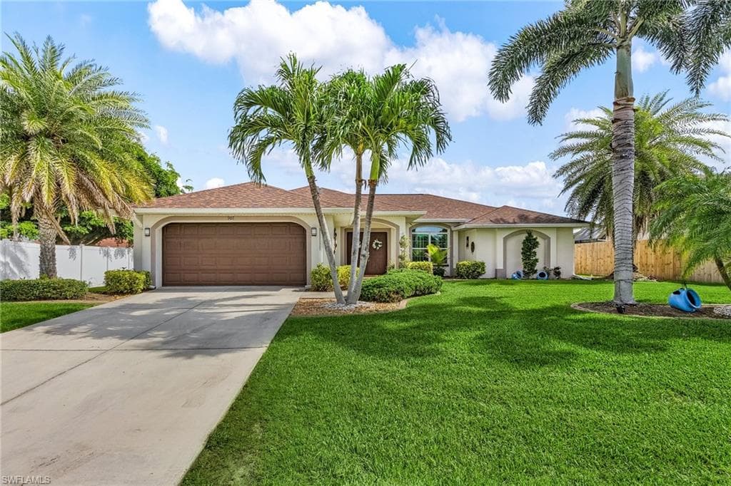907 SE 19th TER CAPE CORAL, FL 33990