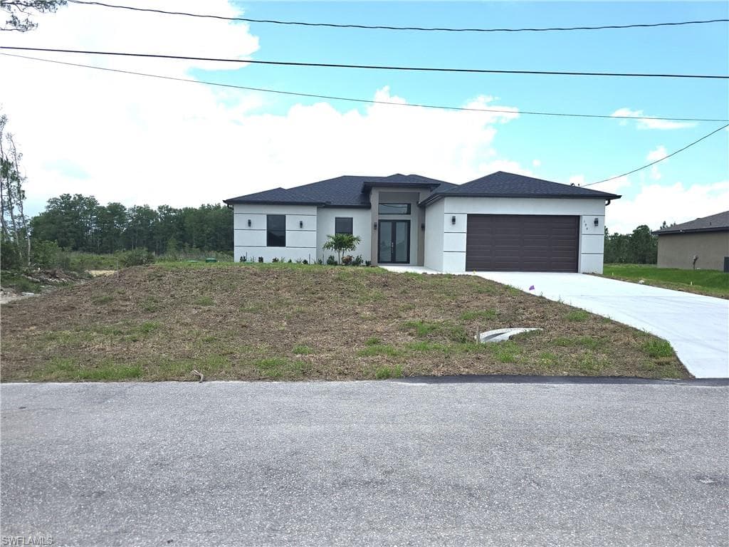 194 Yager CIR FORT MYERS, FL 33913