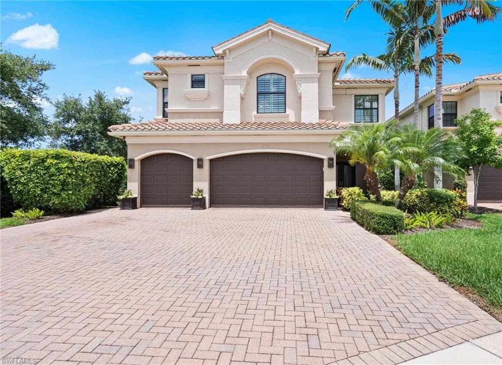 13764 Luna DR NAPLES, FL 34109