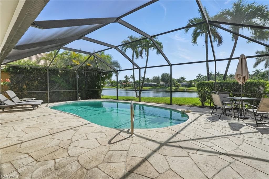902 Marble DR NAPLES, FL 34104