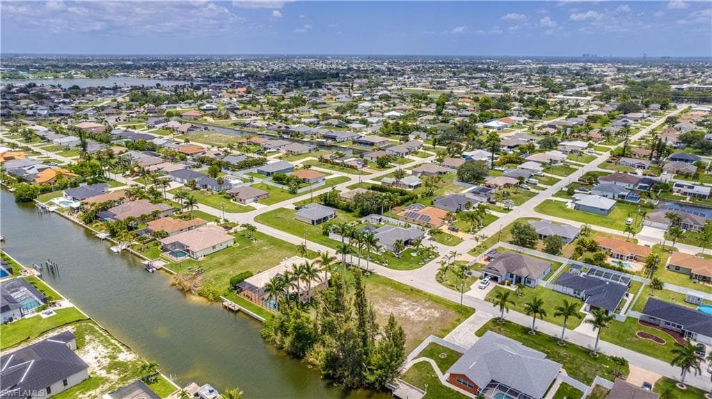 1318 SW 4th AVE CAPE CORAL, FL 33991