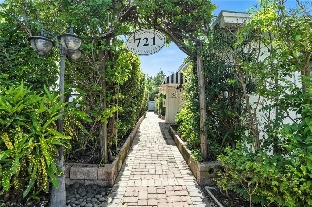 721 9th ST S 4 NAPLES, FL 34102